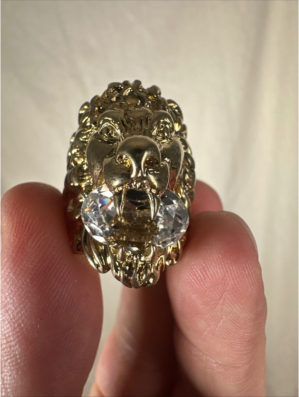Gucci Lion Head Crystal Ring Gold Tone Size 19 Italy 402763